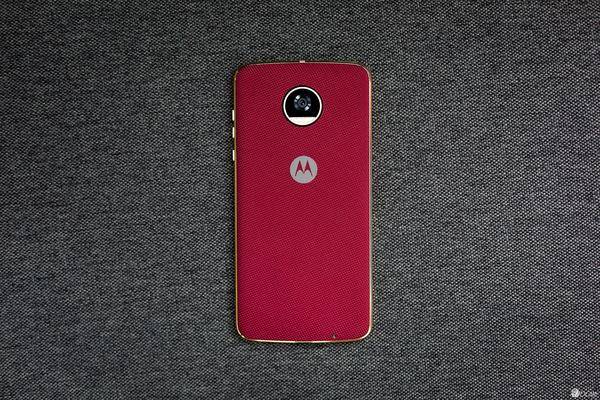 好久没玩过摩托手机了,上手 Moto Z2 Play 感受大不同