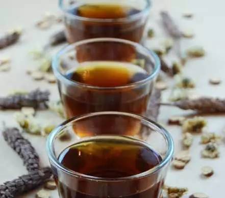 夏季怎么去湿气？这两款&ldquo;神效&rdquo;祛湿茶，喝下湿气不敢缠着你