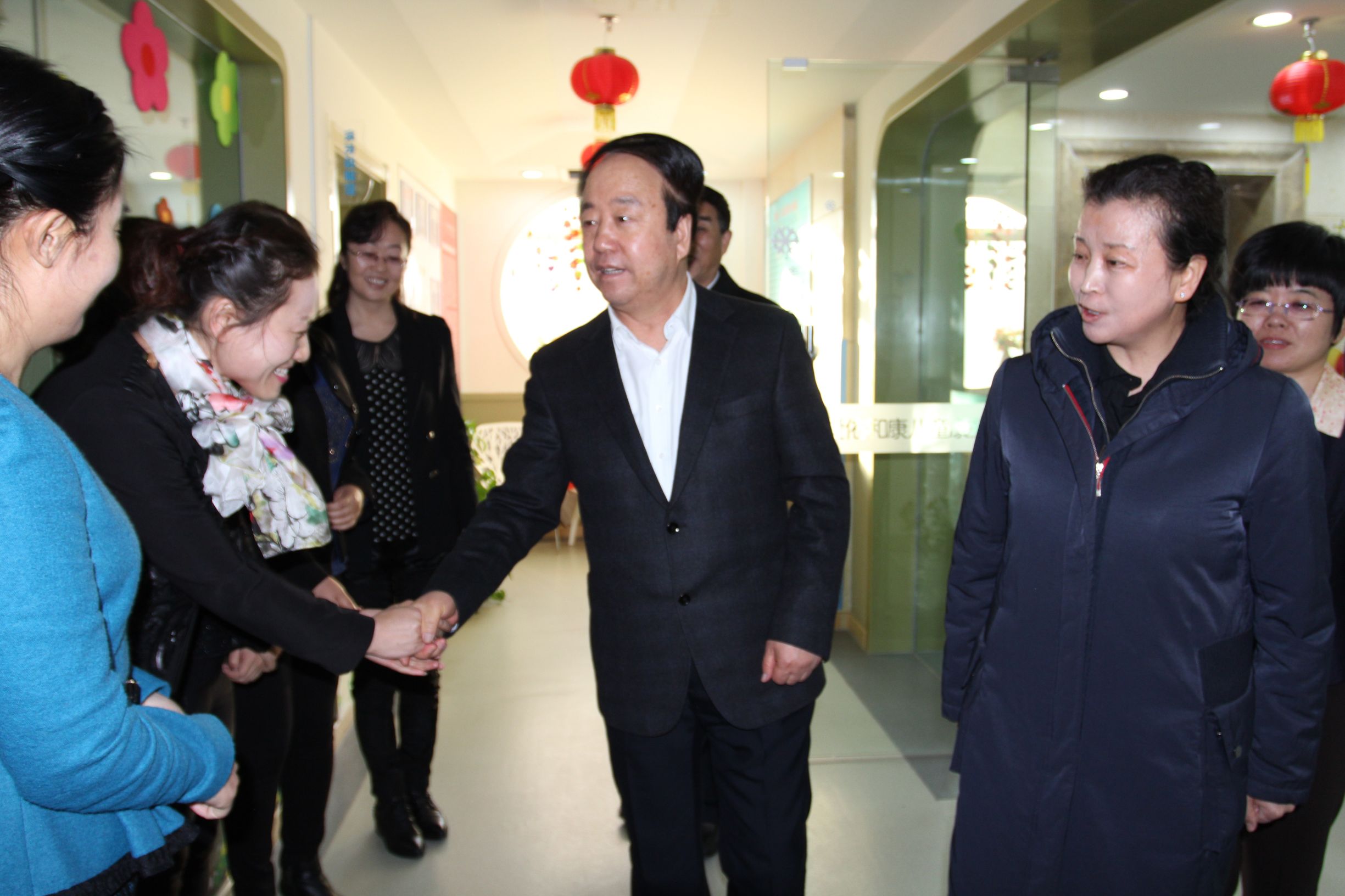 宁夏回族自治区副主席李锐一行参观 宁夏爱佑和康儿童康复中心