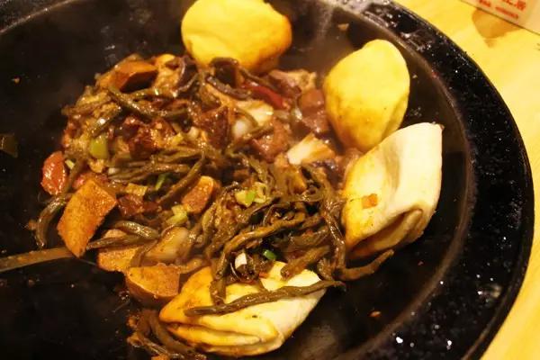 暖意融融的治愈系铁锅炖菜——石家庄美食发现