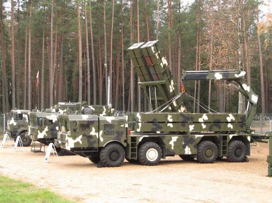白俄最新远程制导火箭炮首次曝光，使用的竟是中国这一技术