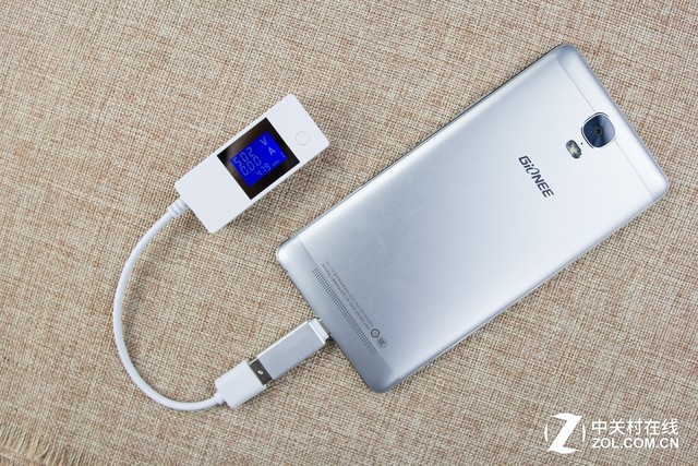 金立M5Plus反向充电检测:填满2次iPhone
