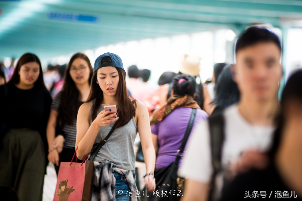 山鸡足球场跟肥尸为什么要跑(香港｜鱼龙混杂的旺角，关于香港黑帮社团的恩怨情仇都发生在这里)