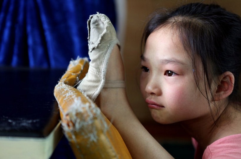 女孩5岁被送去练柔术,每天忍受韧带撕裂的痛苦,看着父母都心疼