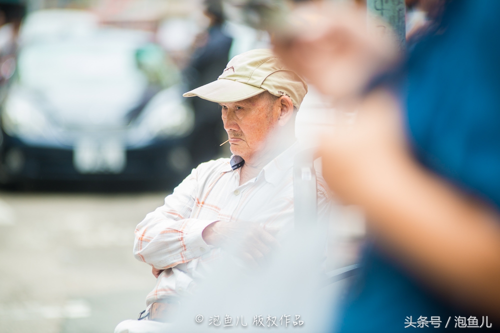 山鸡足球场跟肥尸为什么要跑(香港｜鱼龙混杂的旺角，关于香港黑帮社团的恩怨情仇都发生在这里)