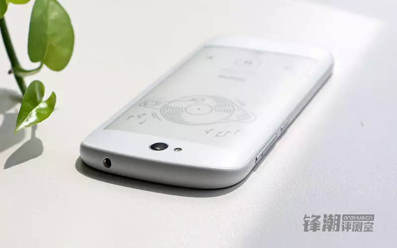 双屏幕的 YotaPhone 来了！魅族看了流泪