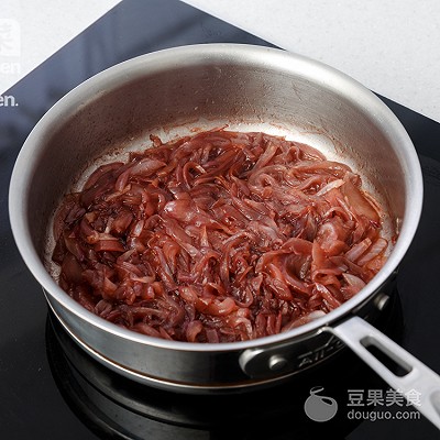 The pine shows the way of beef hamburger