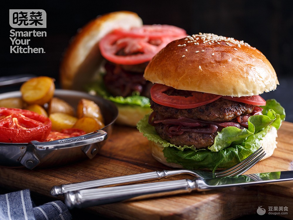 The pine shows the way of beef hamburger