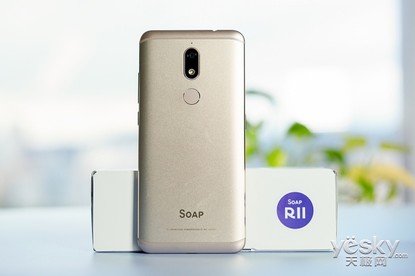 打开1000元全面屏手机时期:SOAP R11拆箱图赏