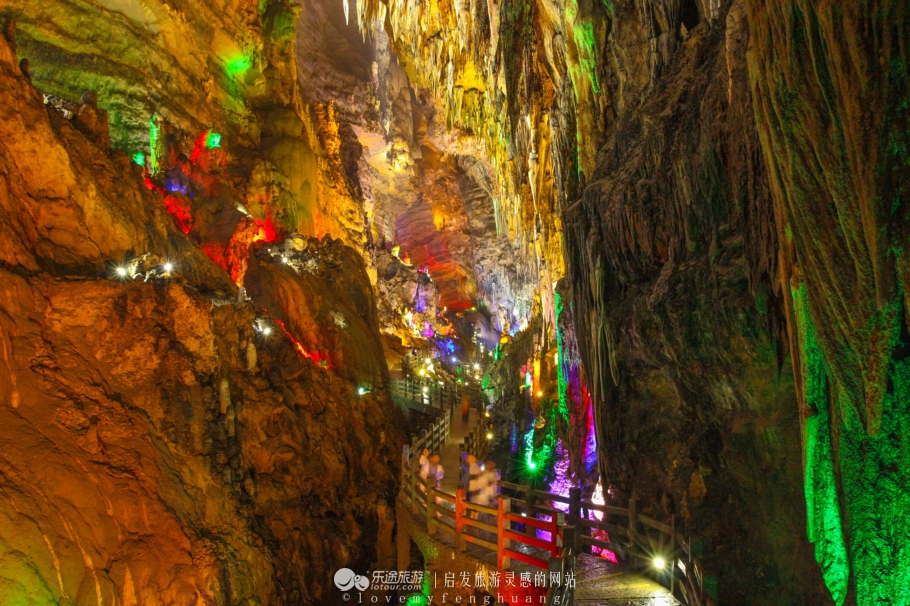 Pass through remote antiquity hole, source of secret condition peach blossom