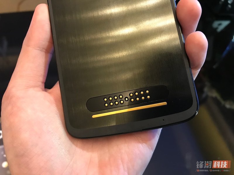 Moto Z 2018入门感受：紳士风采，奢侈万余元模块化设计