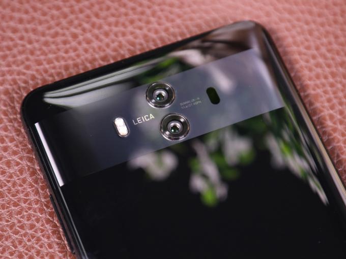 年度旗舰大旗摇起来 HUAWEI Mate 10评测