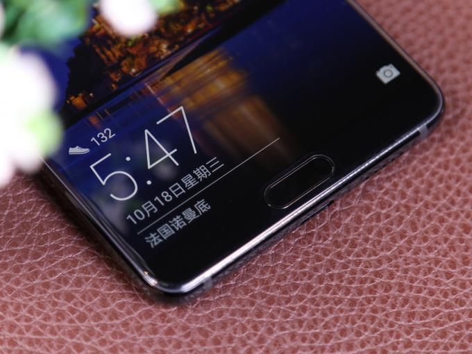 年度旗舰大旗摇起来 HUAWEI Mate 10评测