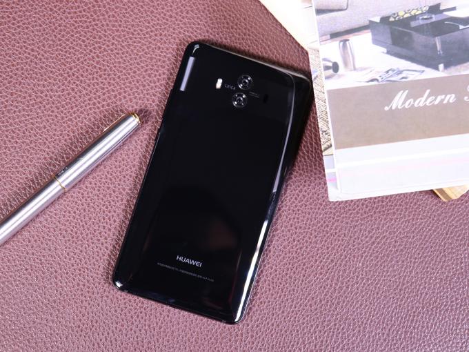 年度旗舰大旗摇起来 HUAWEI Mate 10评测