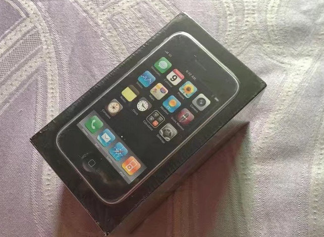 闲鱼是一个神奇的网站！有些人吆喝全新升级iPhone3GS,价钱达到3999元！