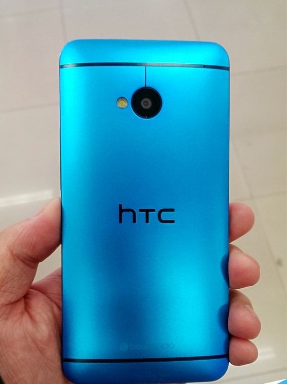 金属外壳祖师，HTC M7致敬经典！