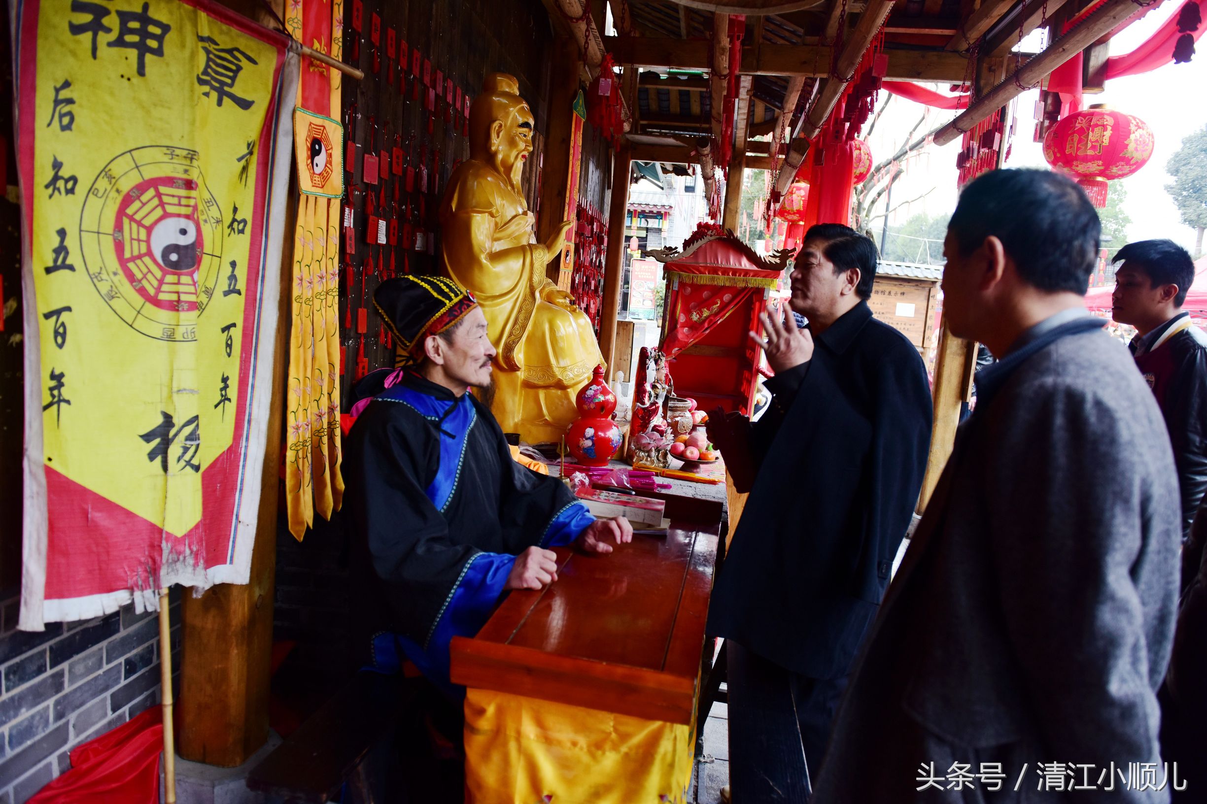 “半仙儿”景区挂牌算卦，算命要排队生意好到爆！