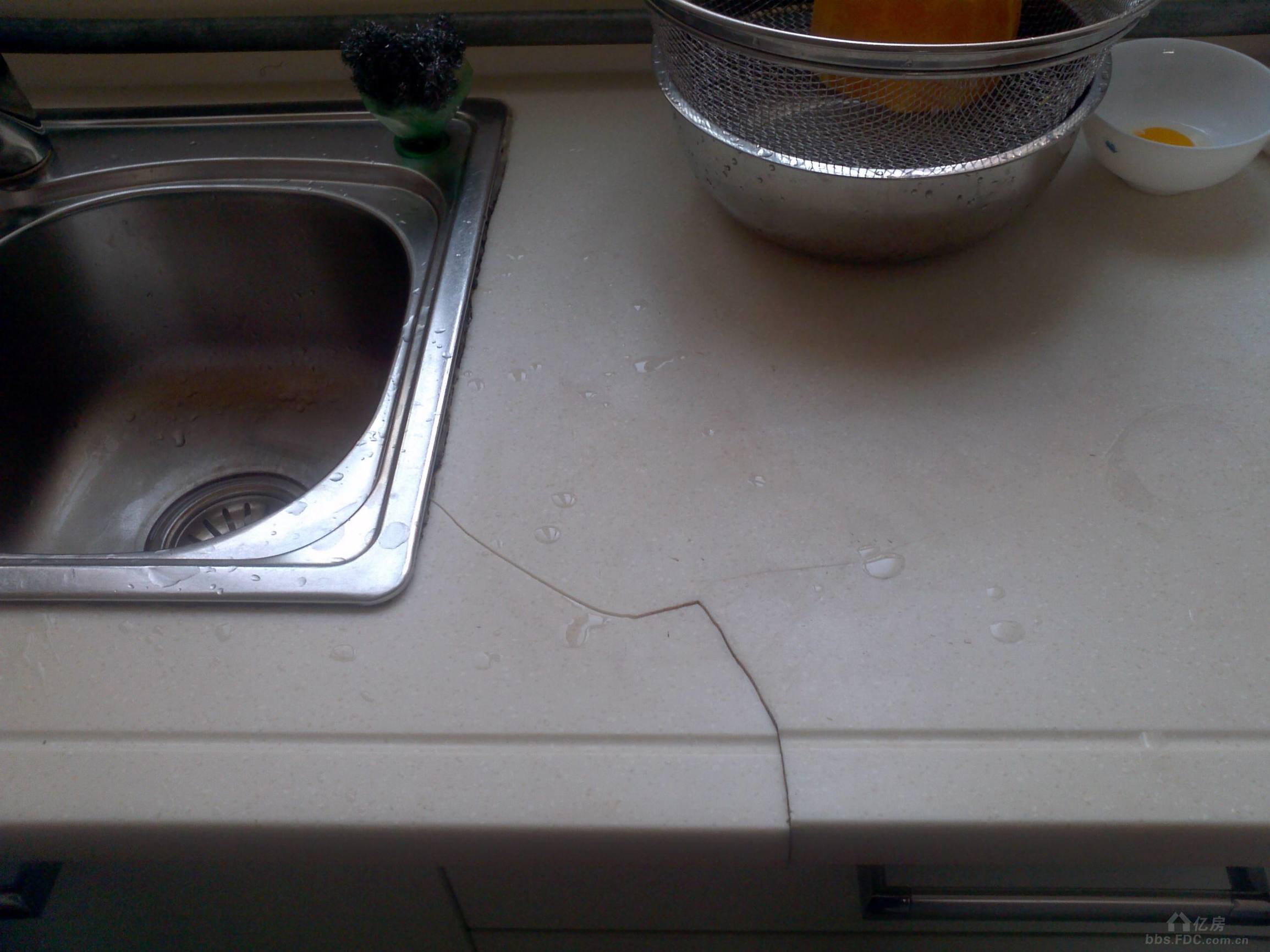 Quartz countertops look good, but more and more people choose stainless