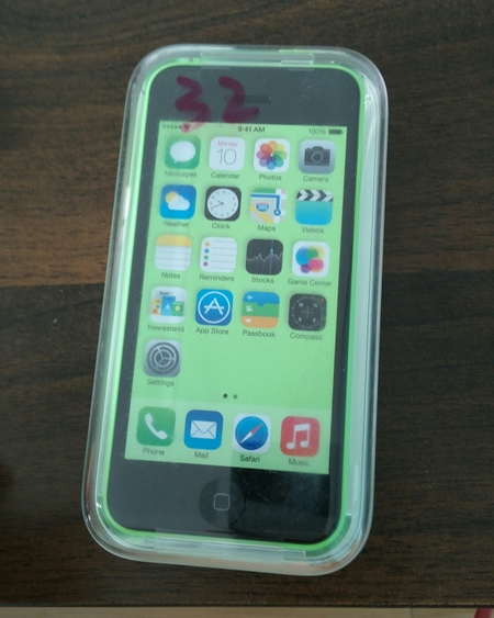 全新升级未拆开未激活的iPhone5c皇帝版，开价2500元！