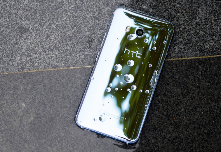 三星Note8、HTC U11真機比照：美女與野獸