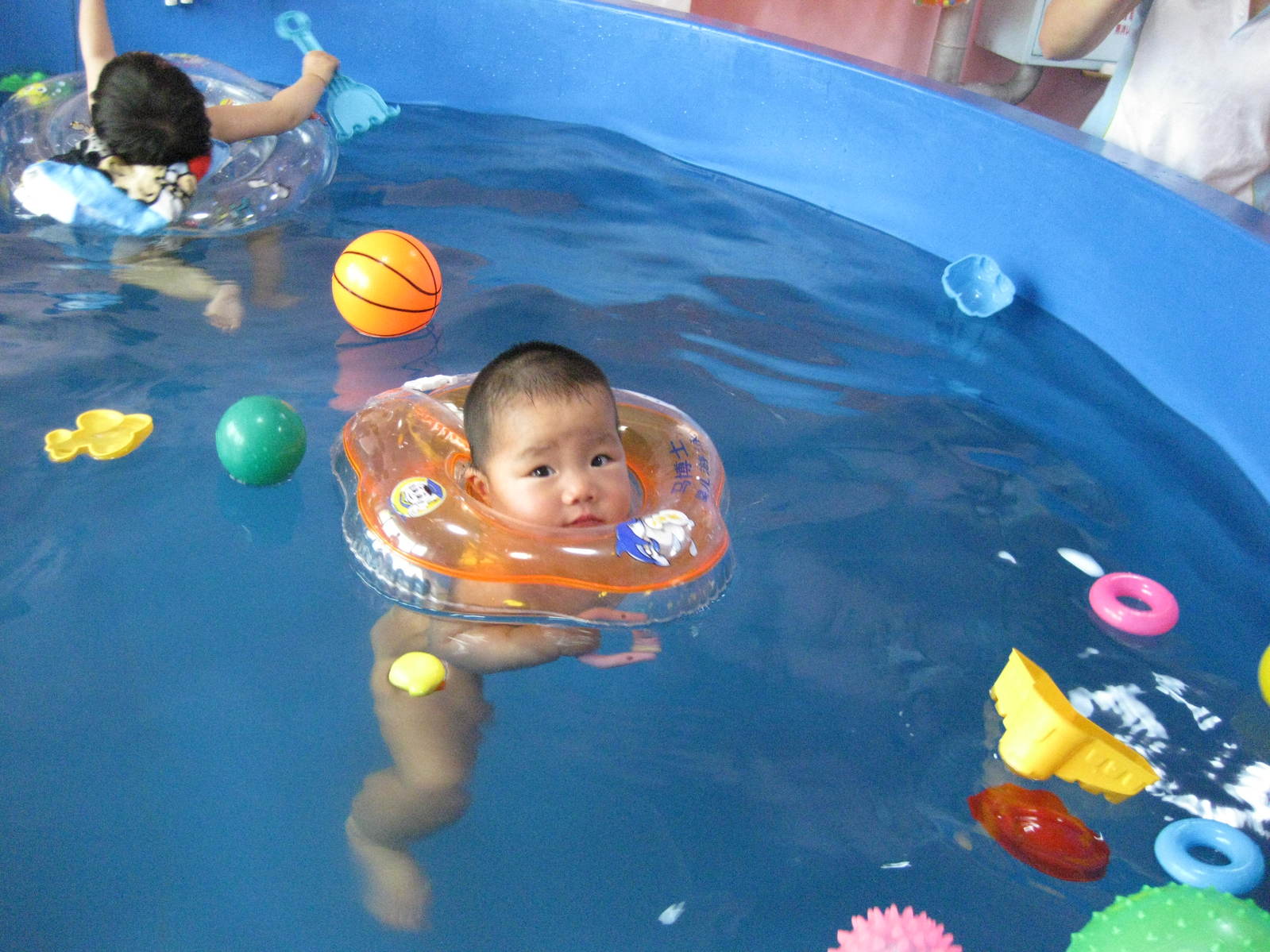 今天看到宝宝在游泳的时候好开心了！