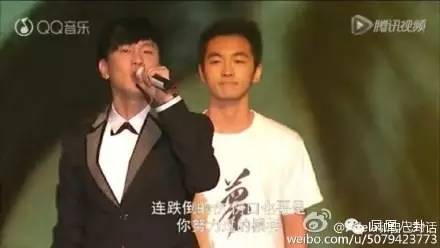 简直是侮辱！李宇春参加颁奖礼，居然被说成是男歌手