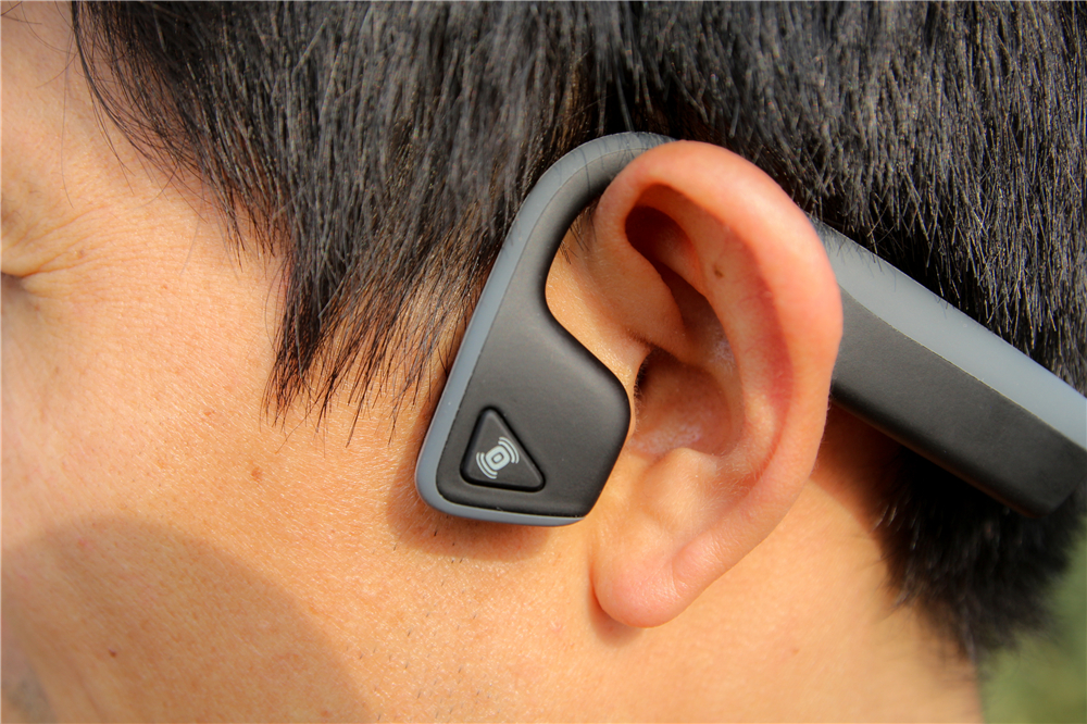 轻盈便携，释放双耳，运动耳机新玩法