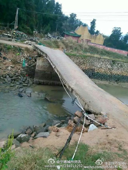 宁德市霞浦县大京村过港的桥被台风打断无人管