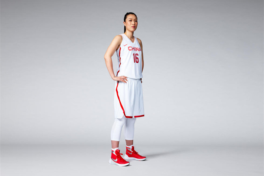 中国男女篮新款球衣正式发布 阿联与邵婷出席发布仪式