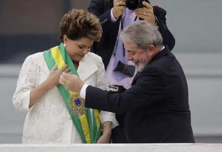 巴西深陷政经双重危机，民众呼吁女总统下台挽救国家