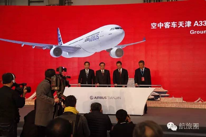 现场明年，天津，看空客A330裸机待喷