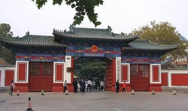 珍珠泉大院住过110多位清朝巡抚，你知道它的建设者是谁吗？ ▏解密