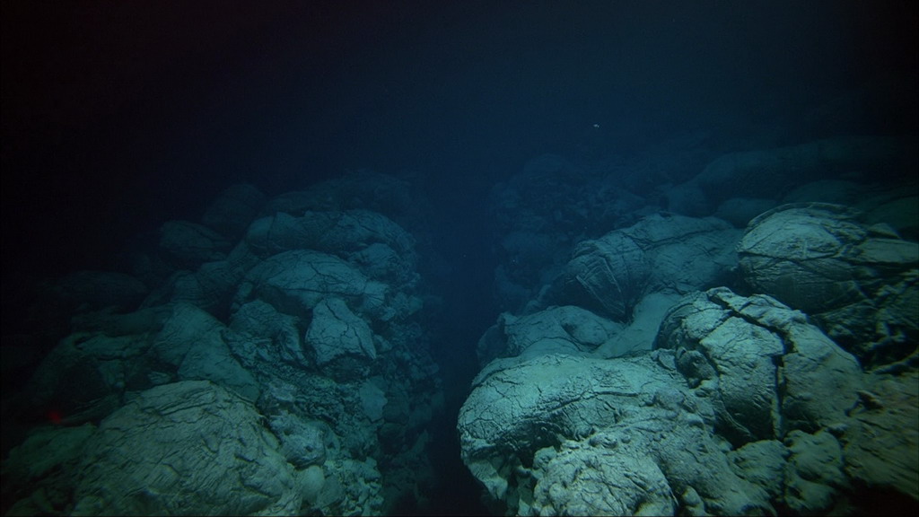 深海是个谜：随“蛟龙号”潜入世界最深处——马里亚纳海沟