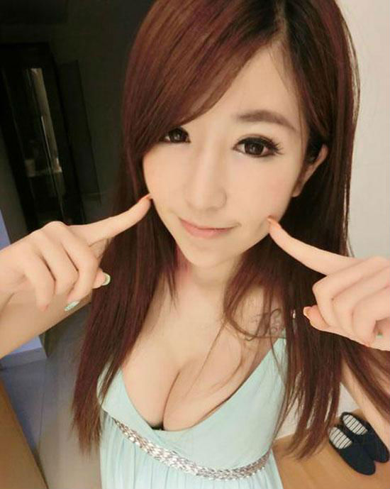 贝拉退出七煌得罪了谁 lol解说谢依彤球王