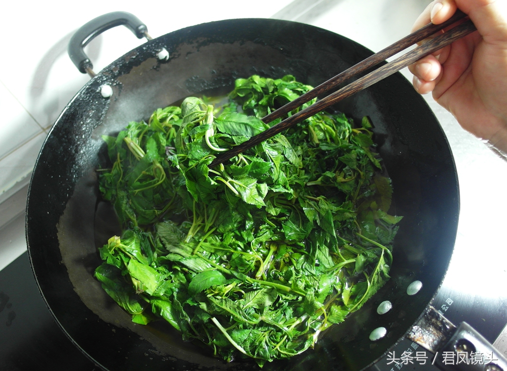贤妻自制美味野菜:凉拌鬼针草!食药两用,抗癌养生又防病