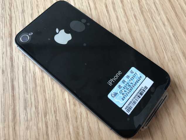 网民950元买全新升级iPhone4s, 直播间拆开激话，长相超级！
