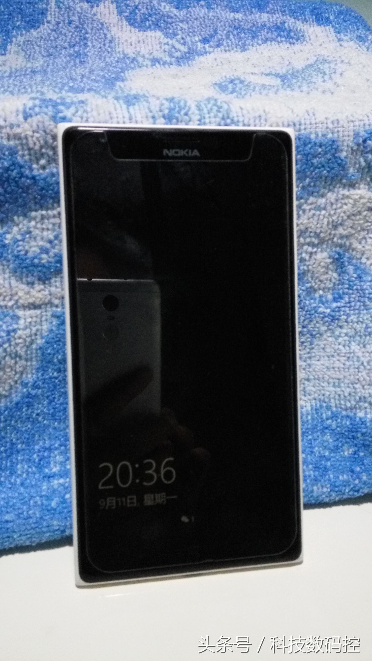 淘宝闲鱼上淘了个中国发行LUMIA 1520纯碎是为了更好地情结