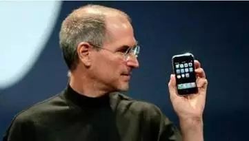 苹果又发布新品了，这款堪称史上最贵丨iPhone极简史