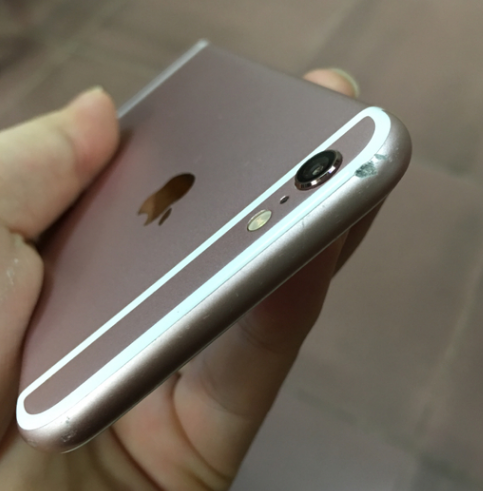 2299元的iPhone6s，外壳是粉红色home键是灰黑色，系列号是iPhone6！