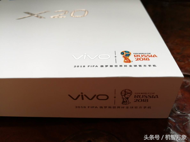 vivo X20开箱上手图赏简评 颜值拍照面部识别是最大亮点