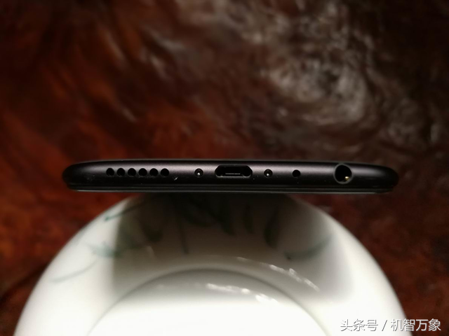 vivo X20全面屏手机开箱图赏简评 颜值人脸识别拍照是亮点