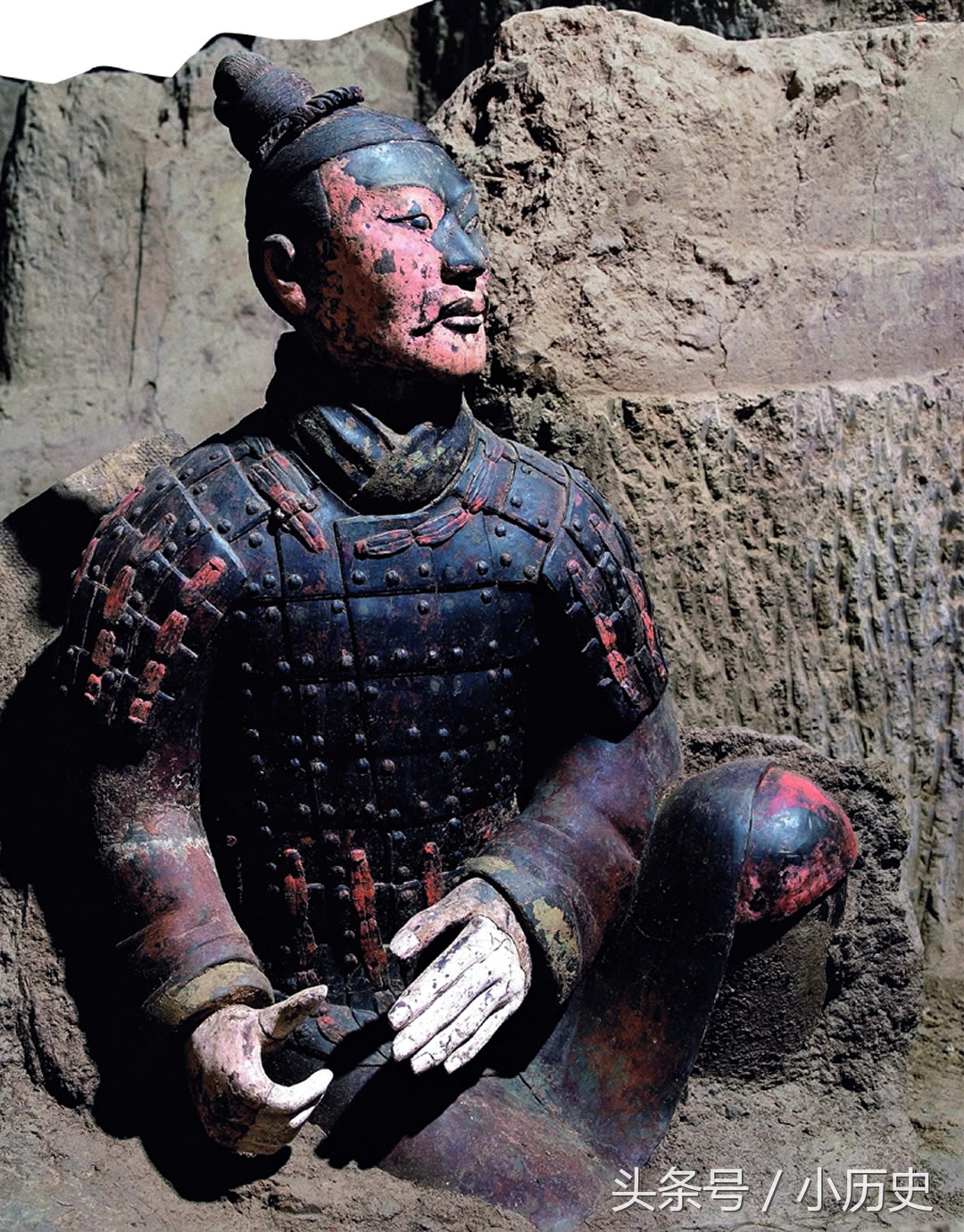 秦始皇兵马俑都灰不溜湫？刚出土时色彩斑斓，15秒后褪色