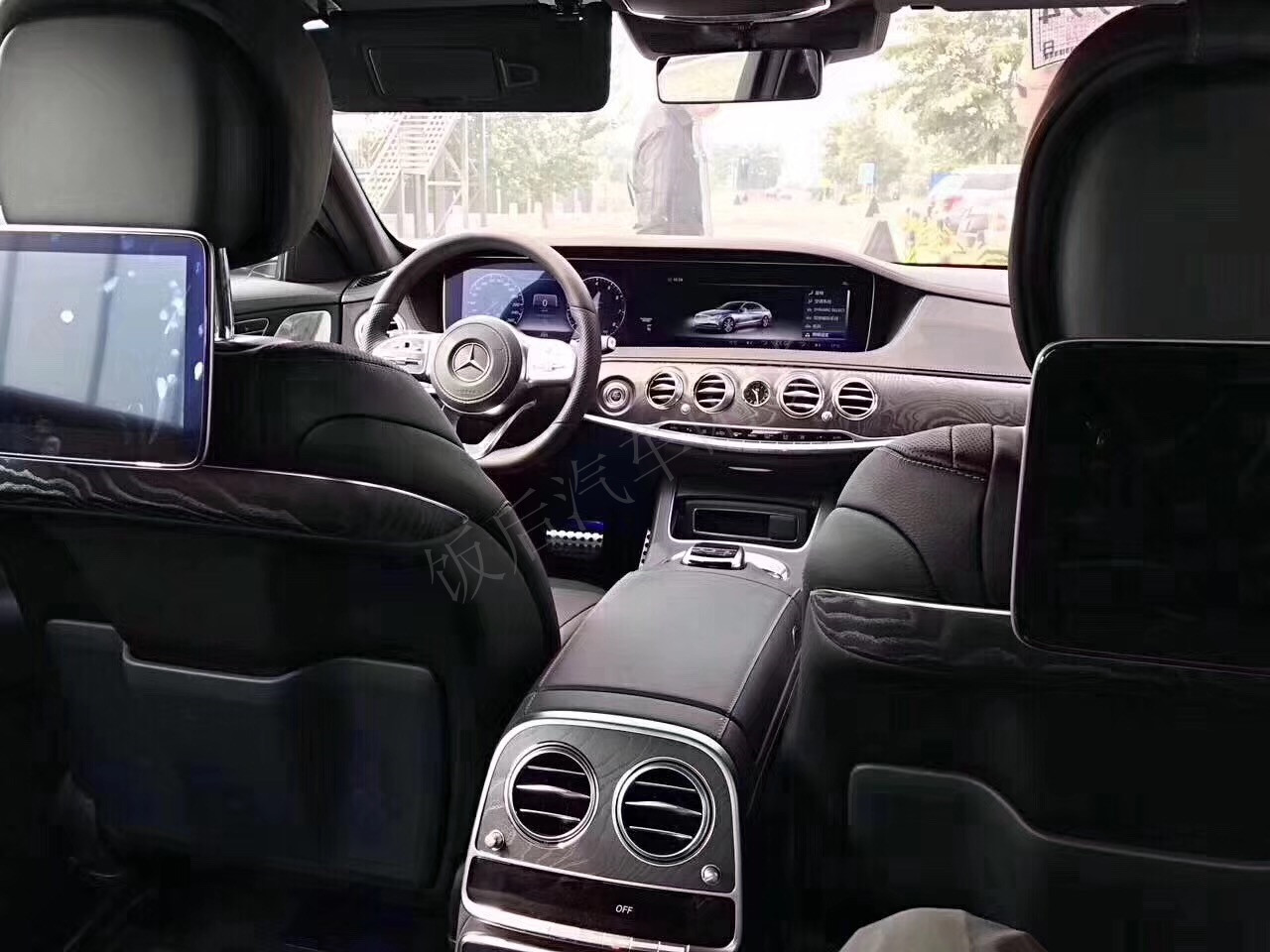 166万元落地新奔驰迈巴赫S450，车主回忆：第一眼看到它就入手了