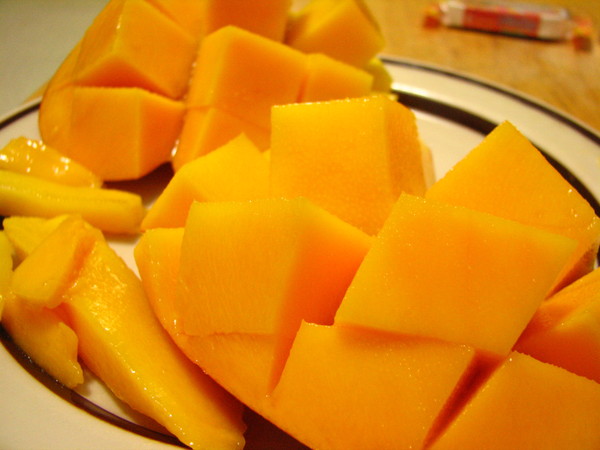 芒果好吃有营养，但有些人千万要慎吃！