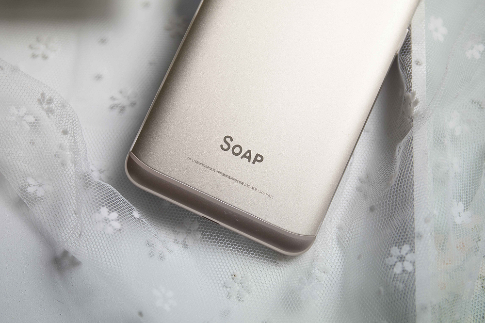 SOAP R11“轻感受”：为什么说1000元很难买到全面屏手机？