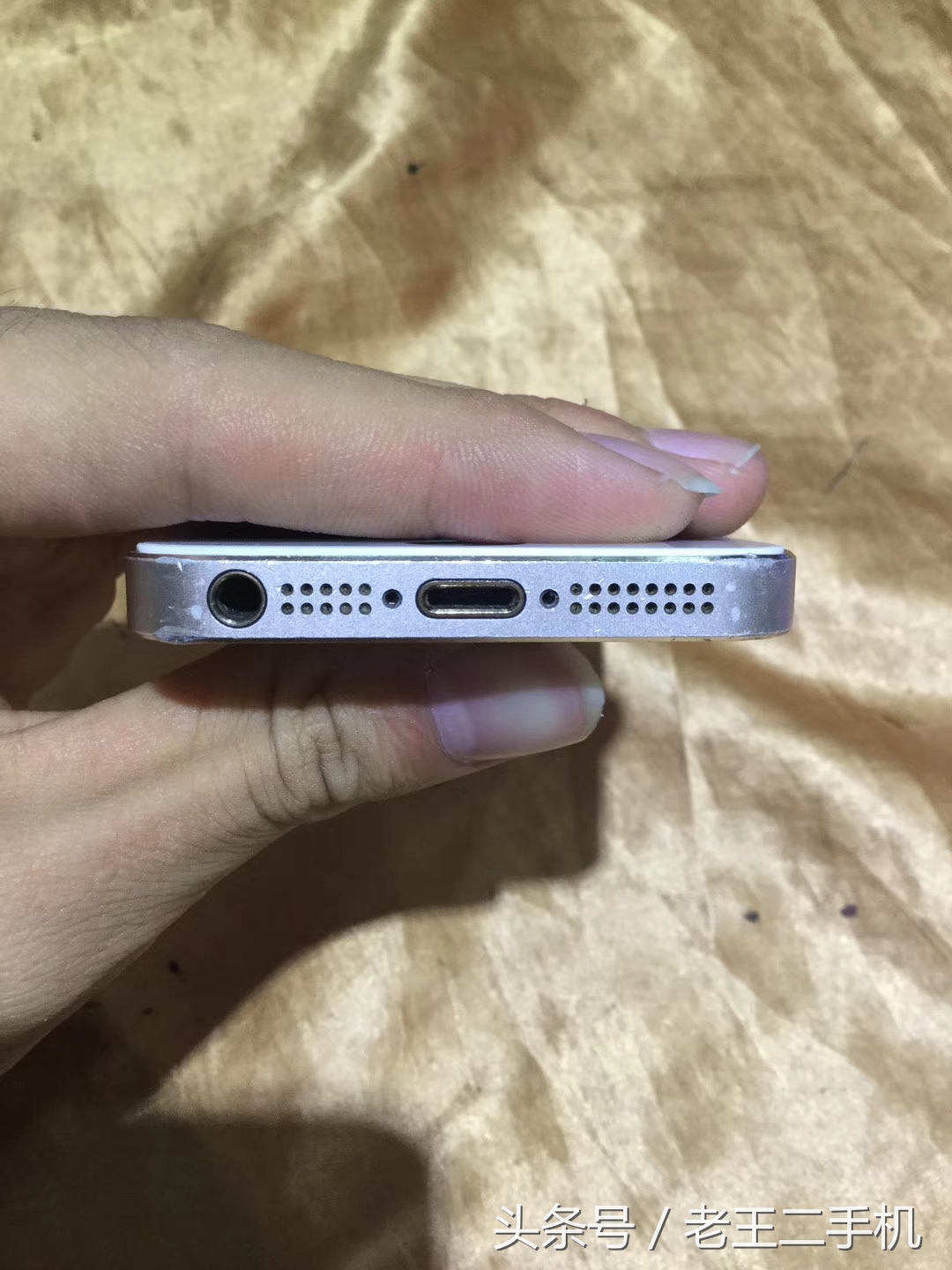 以前的机霸iPhone 5S，现阶段二手也就是500左右的意思