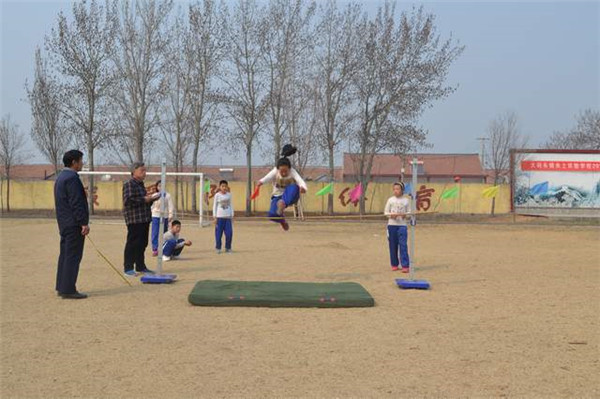 广饶县大码头镇央上实验学校2016年春季田径运动会顺利举行