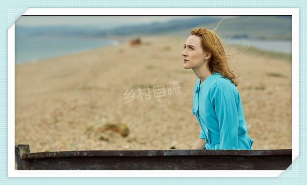 电影宿主女主角西尔莎·罗南新片在在“切瑟尔海滩上”文艺范十足