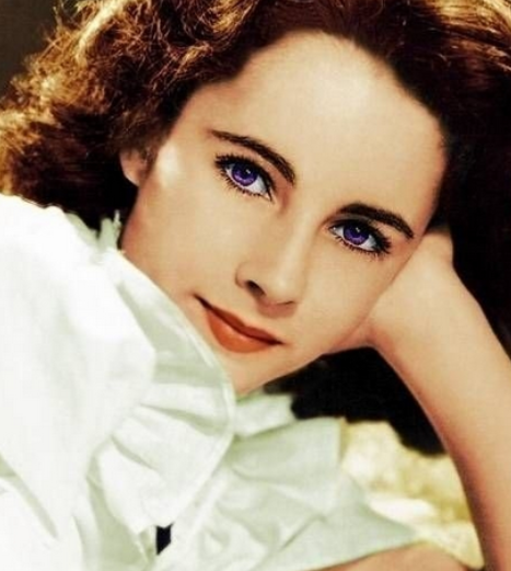伊丽莎白泰勒——世界上独一无二的蓝紫色瞳孔