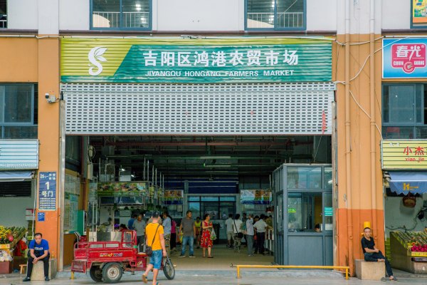 距离市区不到10km，这才是三亚最大的海鲜市场